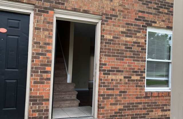 250 Wayne Dr.Unit 4C