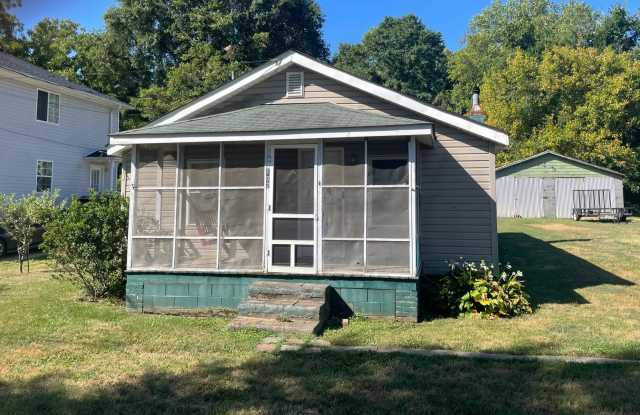 Welcome to FireDepartment102, a charming 2-bedroom, 1-bathroom home located in the desirable Belmont, NC.