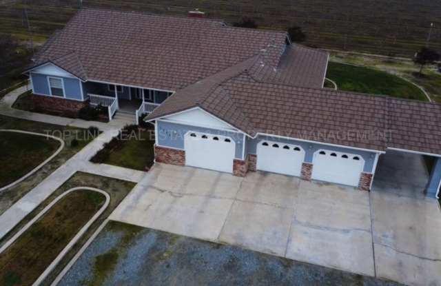 Beautiful Country Custom Home For Rent in Corcoran!