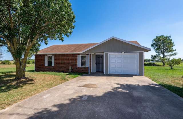 Culdesac Home on Over Half an Acre! Pet friendly and 6-12 month leases!