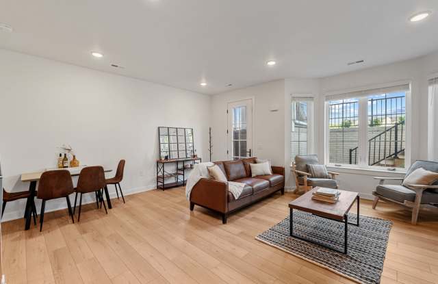 Photo of 1206 SW Franklin Ln