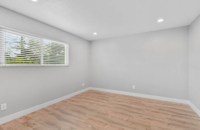 Pet Friendly  Remodeled 1BR Condo Near SDSU with Pool and Large Balcony