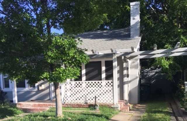 Photo of 2 B/R 1 B/A House in Marysville AVAILABLE NOW!