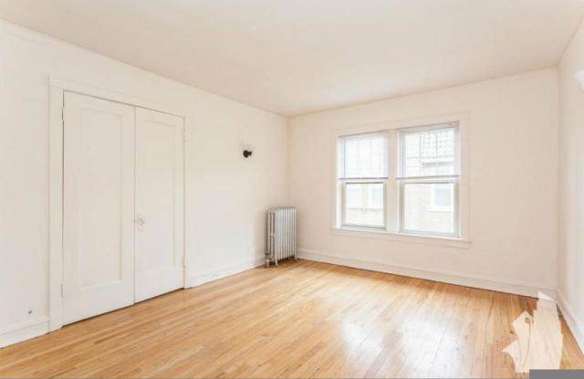 Photo of 2100 W Ainslie St