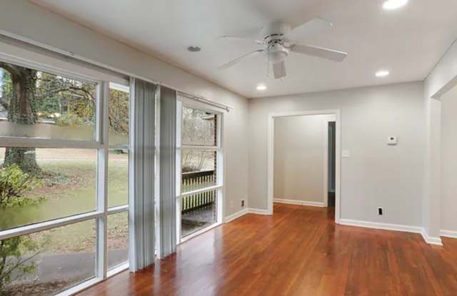 3-bedroom, 1.5-bath in Decatur!