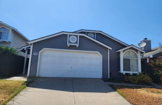 3 Bedroom 2 Bath in HOA Community with Community Pool- Oxford Place neighborhood!