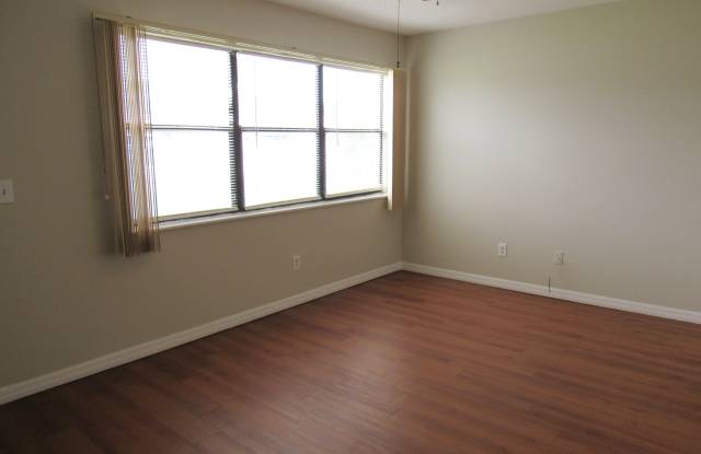 645 Flamingo Dr Unit B