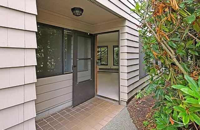 2211 NE 54th St # GA