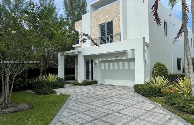 Photo of 6855 NW 103rd Ave