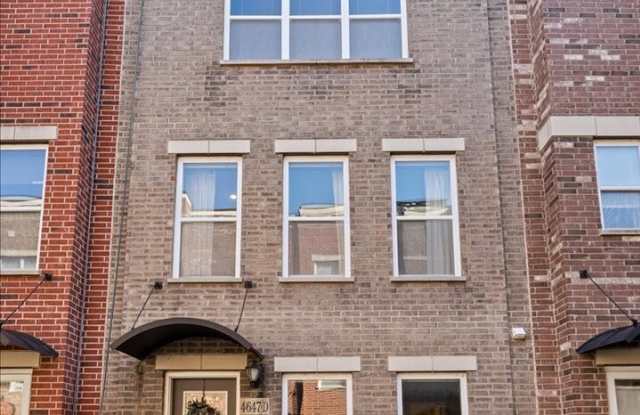 Photo of 4647 S Lake Park Avenue