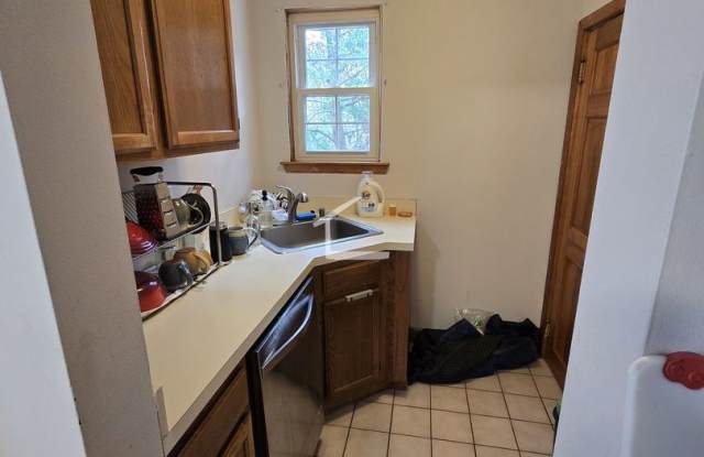 Nicely located 1 bed in Watertown available now!