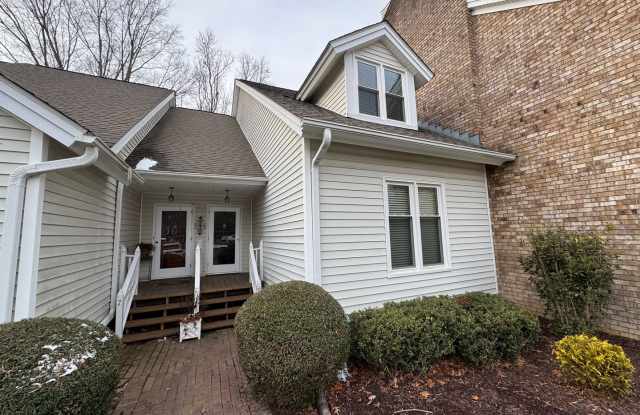 Beautiful 2 Story townhome located between Forest Hills Rd and Wilson Medical Center