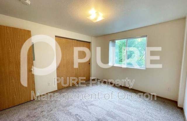 2615 SE 125th Ave - 2615 Southeast 125th Avenue, Portland, OR 97236