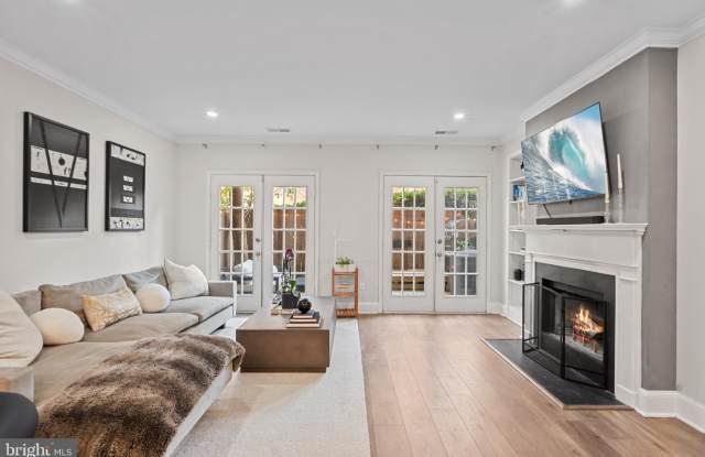 Photo of 4311 MASSACHUSETTS NW