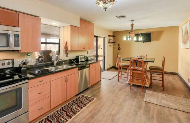 635 NE 3rd Street