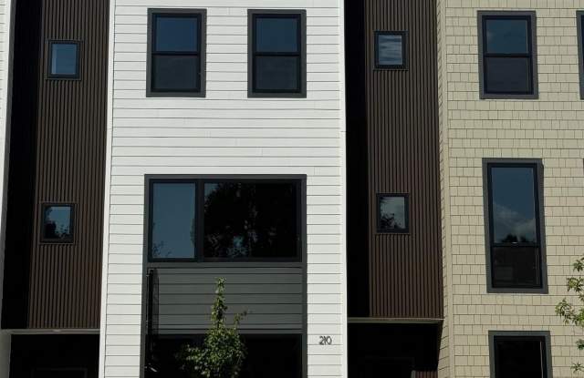 210 E PICCADILLY Street