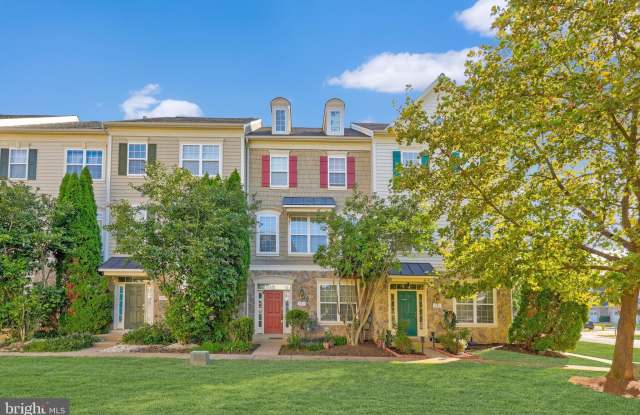 743 COLLINGTON Court