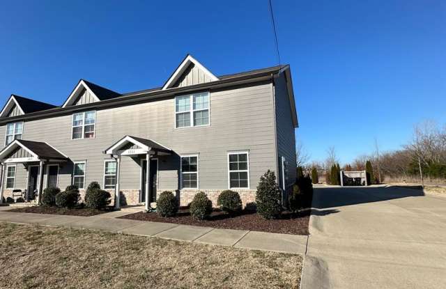 Beautiful 3 Bed 2.5 Bath Townhome Mins from MTSU!