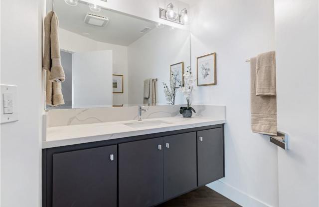 2287 Sunset Plaza Drive