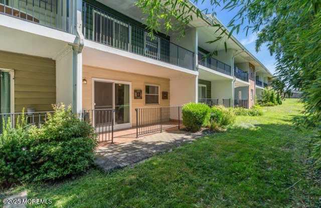 735 Greens Avenue unit: 15A