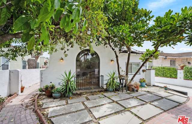 Photo of 2736 S Cloverdale Ave