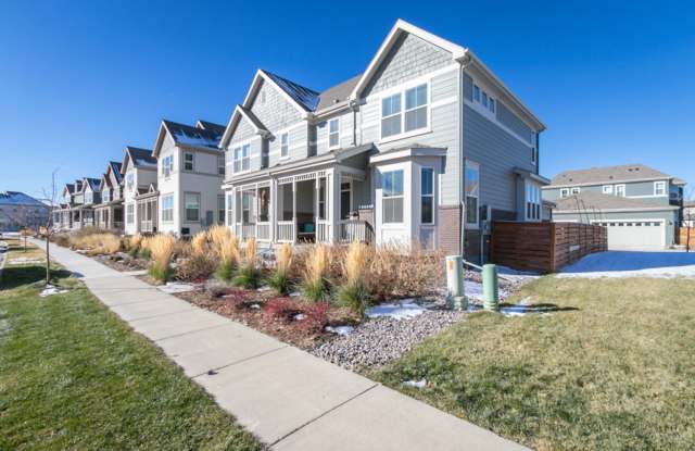 Like new 2 bedroom, 2 1/2 bathroom town home located in Northern Fort Collins - 423 Zeppelin Way, Fort Collins, CO 80524