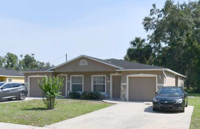 Spacious 3BR/2BA Duplex with Private Garage – Carpet-Free!