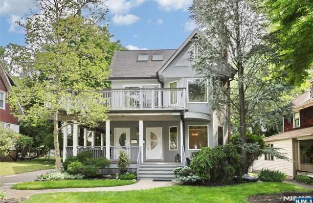 25 Bogert Place
