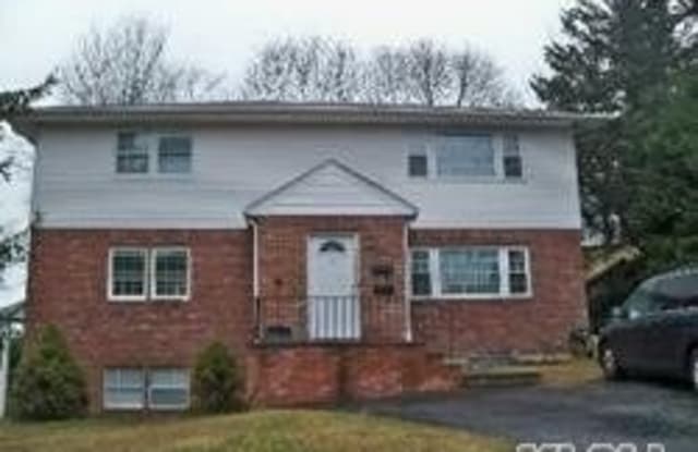 59 Weeks Ave - 59 Weeks Avenue, Oyster Bay, NY 11771
