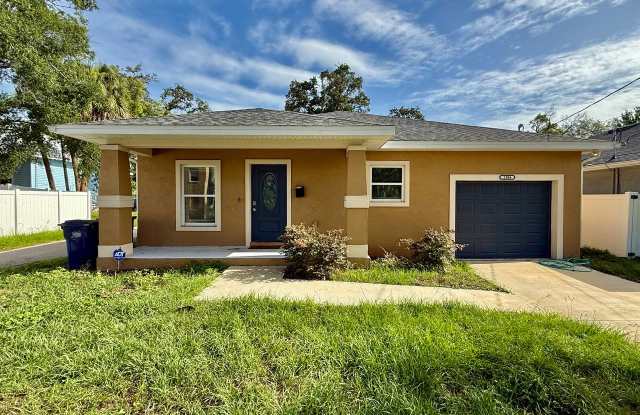 2904 E Columbus Dr