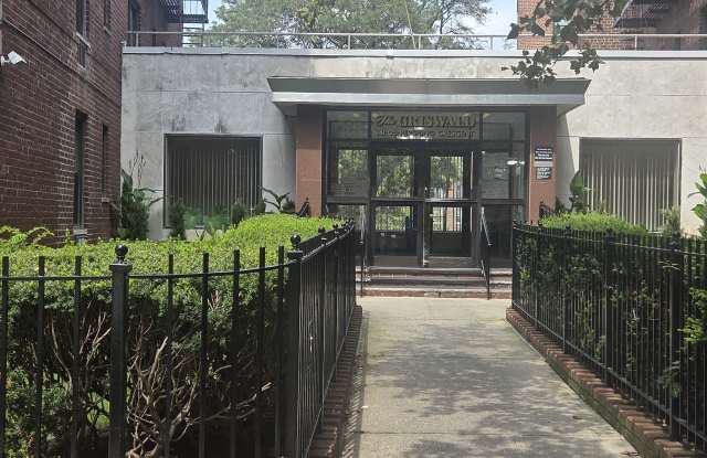 141-05 Pershing Crescent
