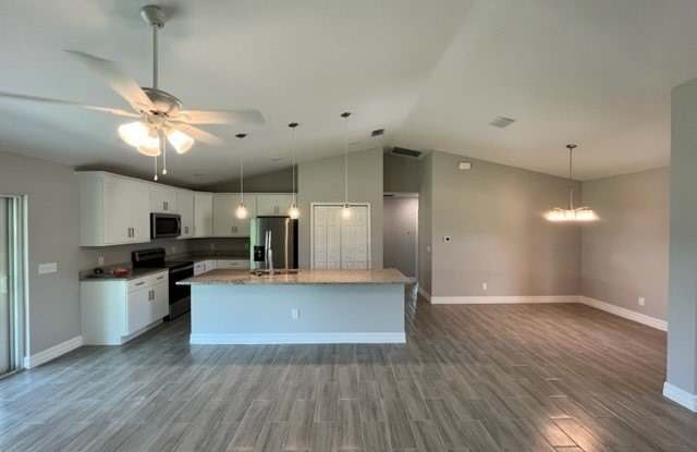 842 Cervantes Street E