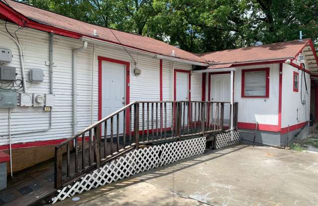 **MOVE-IN SPECIAL** ALL BILLS PAID!!! Convenient Studio Unit!