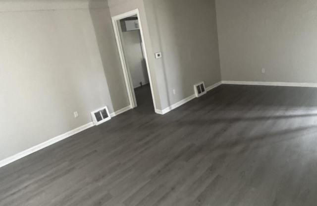 8824 Artesian Street