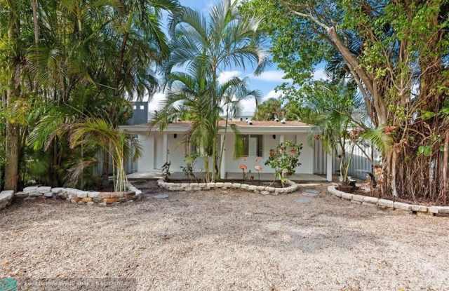 2201 NE 9th Avenue #2