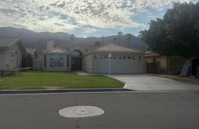 51975 Avenida Villa