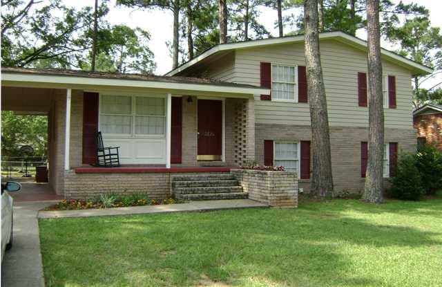 2620 Whispering Pines Rd - 2620 Whispering Pines Road, Albany, GA 31707