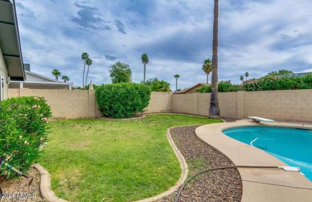1061 E CARSON Drive