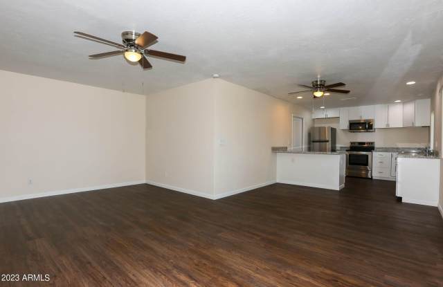 6226 S HAZELTON Lane