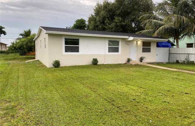 1360 NW 9th St - 1360 Northwest 9th Street, Homestead, FL 33030