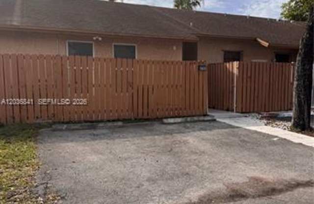 6761 NW 189th Ter, Hialeah, FL 33015