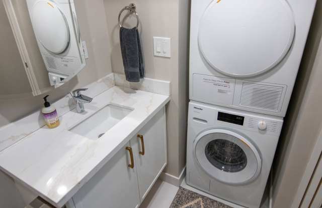 Photo of 1658 B Lower Grand Ave