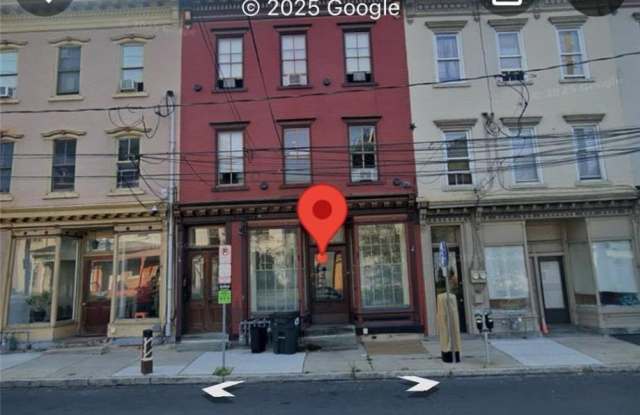 Photo of 425 Wyandotte Street unit: 2Nd Floor