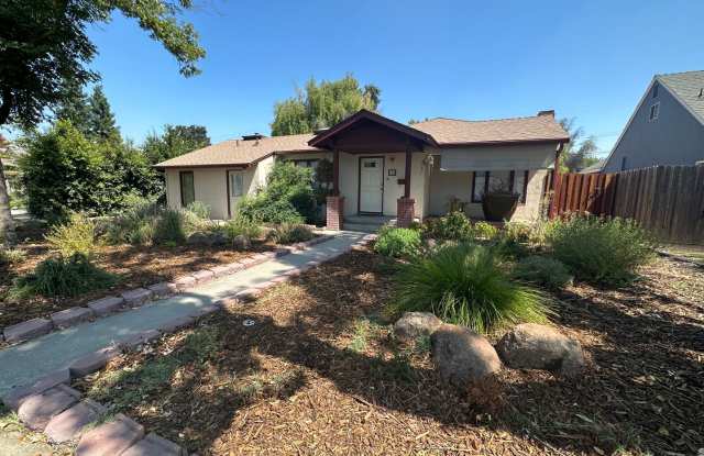 406 N Santa Cruz Ave