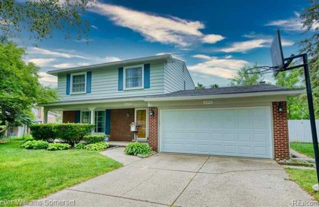 2350 CUMBERLAND Drive
