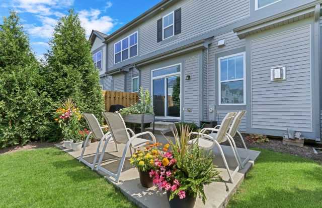 3227 N Heritage Lane