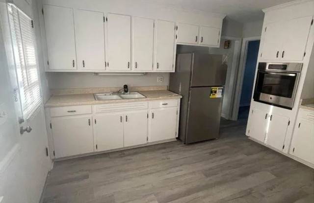 Comfortable & Convenient Living in the Heart of West Columbia