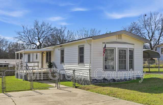 Photo of 834 West 138th Street South