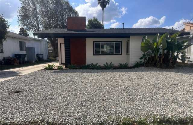 2072 Santa Fe Avenue