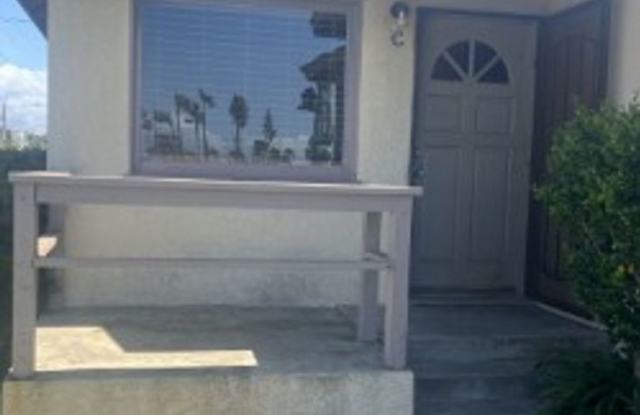 Have your own slice of Paradise - One of a kind Beach Bungalow in South ' O , Spectacular Ocean Views...